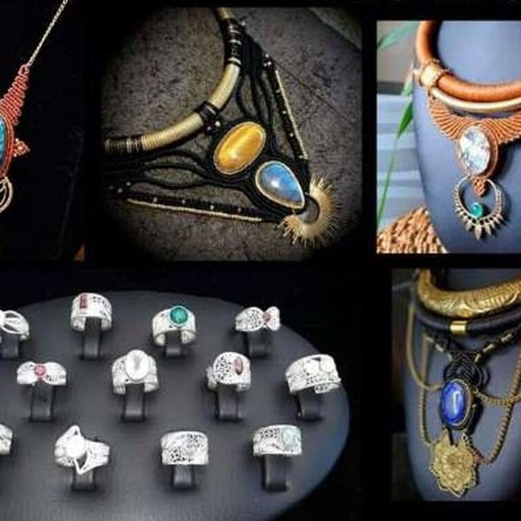 Exposition de bijoux en macramé