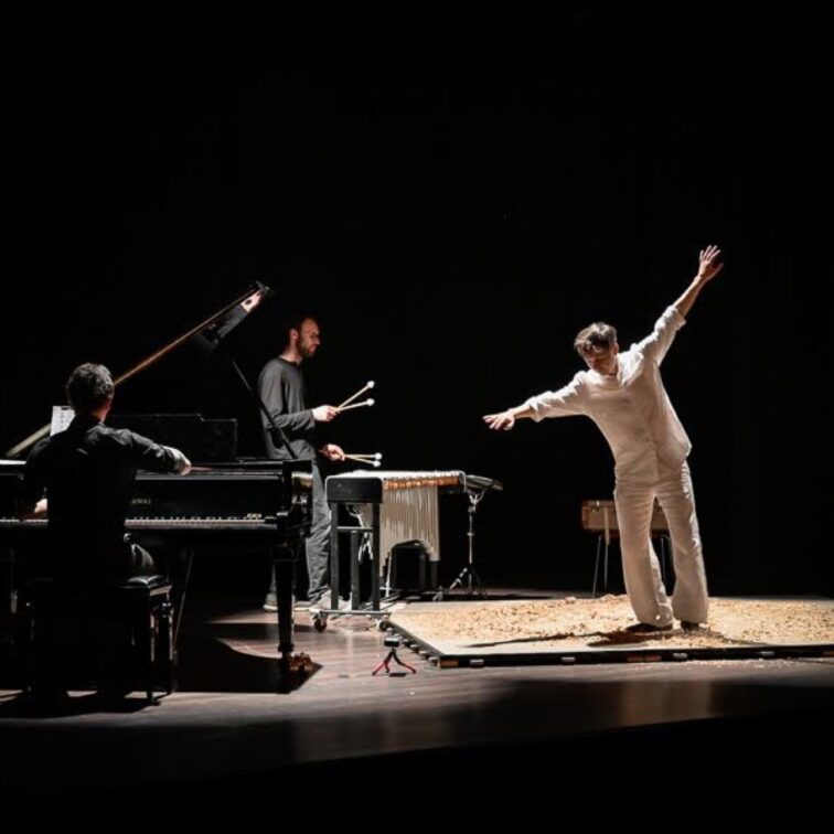 Trio improv'iste
